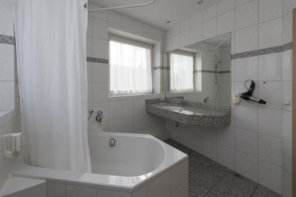 Hotel Gasthof Zum Storch Schlüsselfeld المظهر الخارجي الصورة